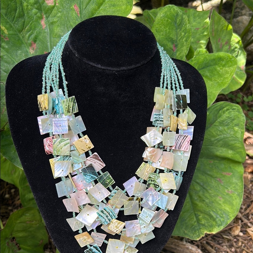 Multicolor Shell Necklace - Picture 3 of 3